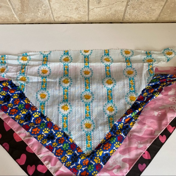 Doggy Bundle. FunFeeder, Bow-tie, and Bandanas - Picture 13 of 16